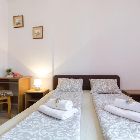 Pape Punat Apartmani I Sobe Ngoại thất bức ảnh