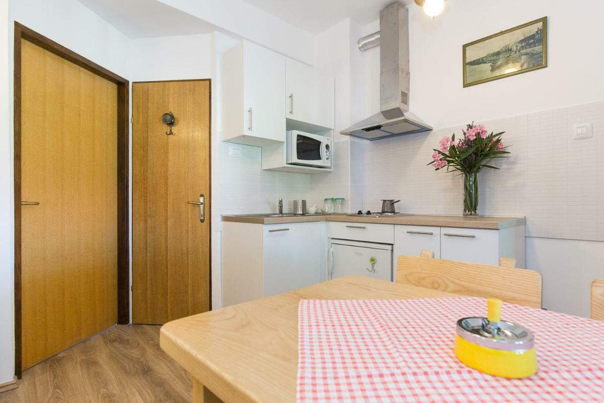 Pape Punat Apartmani I Sobe Ngoại thất bức ảnh